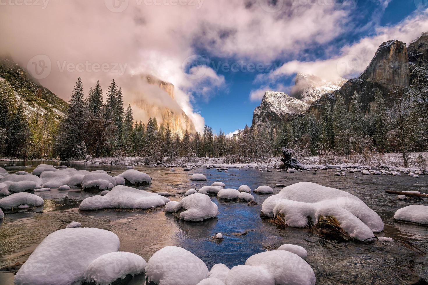 parque nacional de yosemite no inverno foto