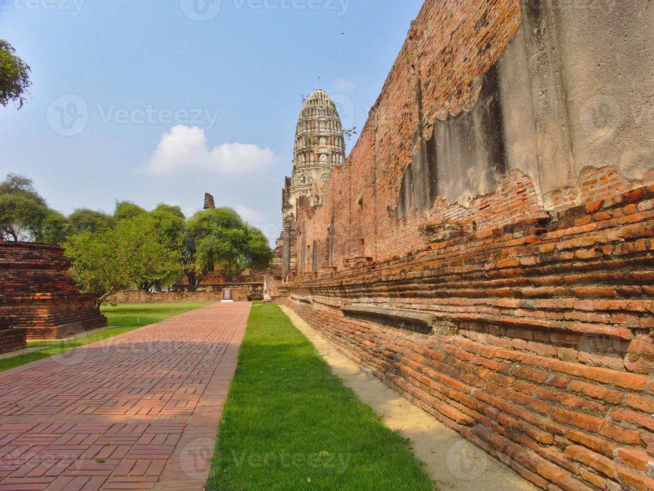 wat ratchaburana é um templo no parque histórico phra nakhon si ayutthaya. o pagode principal do templo é um dos melhores templos da cidade. localizado na parte da ilha ayutthaya. foto