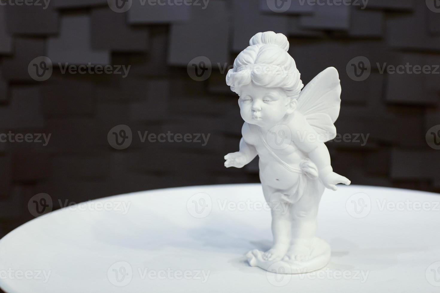 estatueta de anjo de porcelana foto