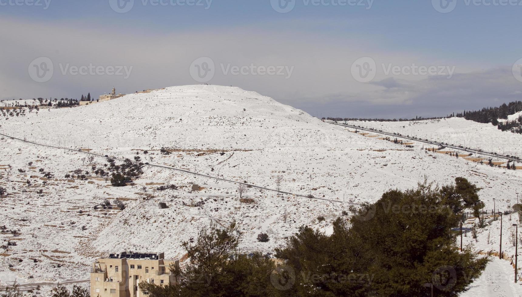 neve em jerusalém e nas montanhas circundantes foto