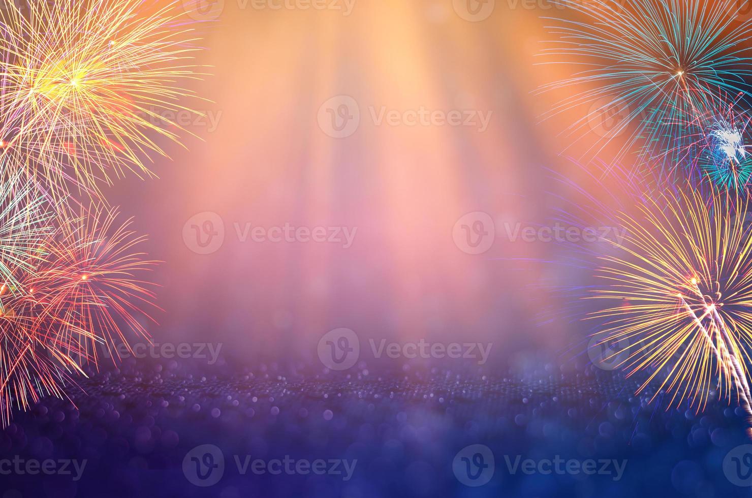 fundo abstrato com fogos de artifício. fundo da celebração do dia de ano novo, muitos coloridos foto