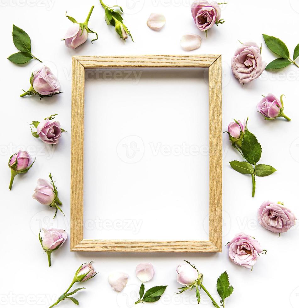 quadro de rosas sobre fundo branco. foto