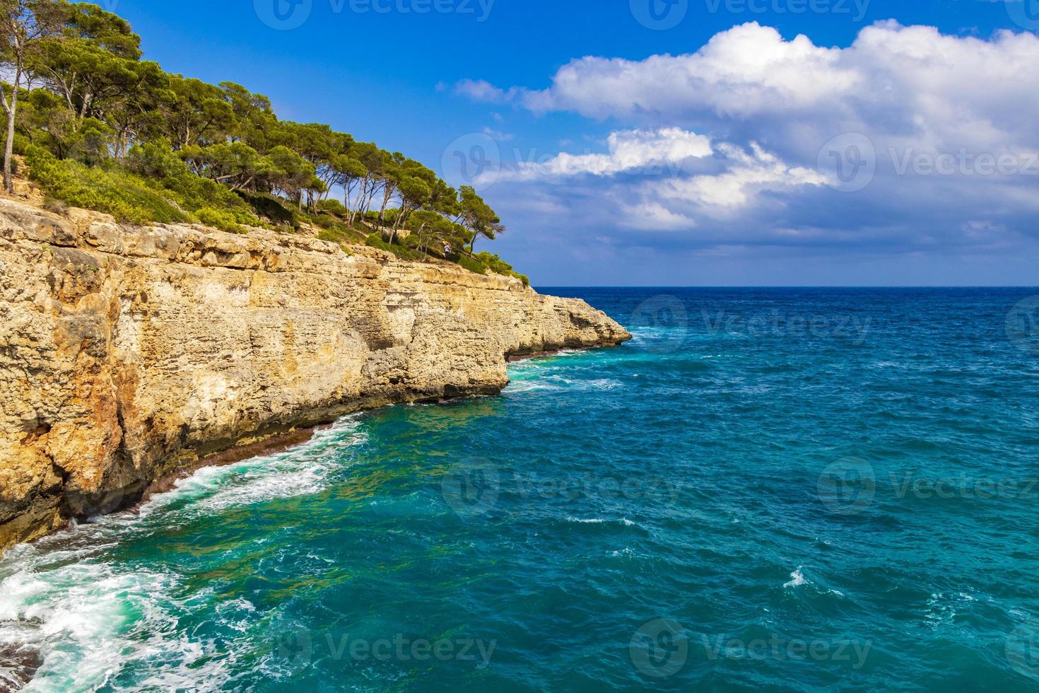 panorama penhascos baía cala mondrago mallorca ilhas baleares espanha. foto