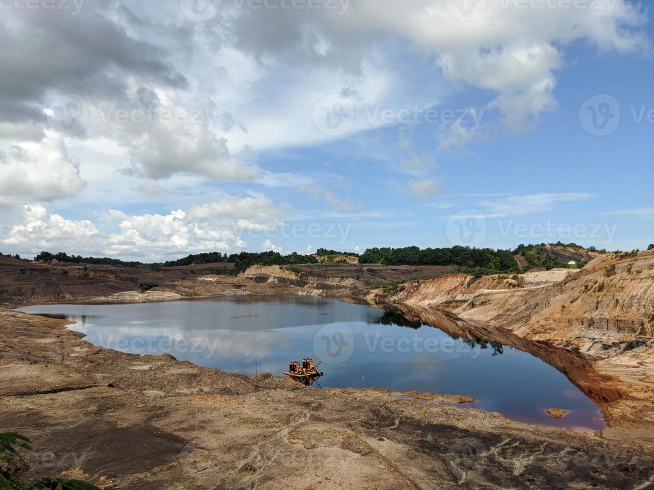 antiga mina de carvão em kalimantan foto