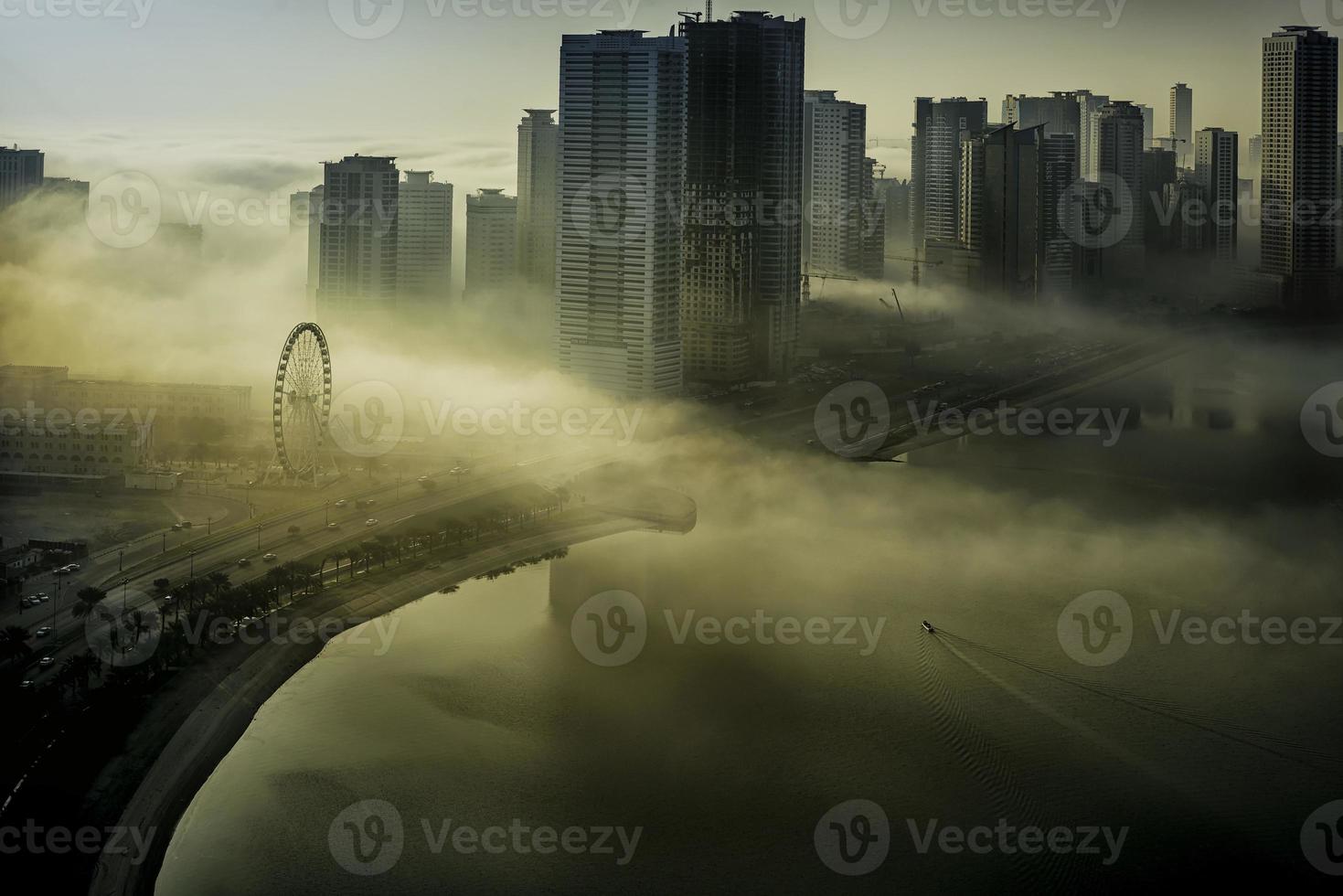 neblina furtiva da cidade foto