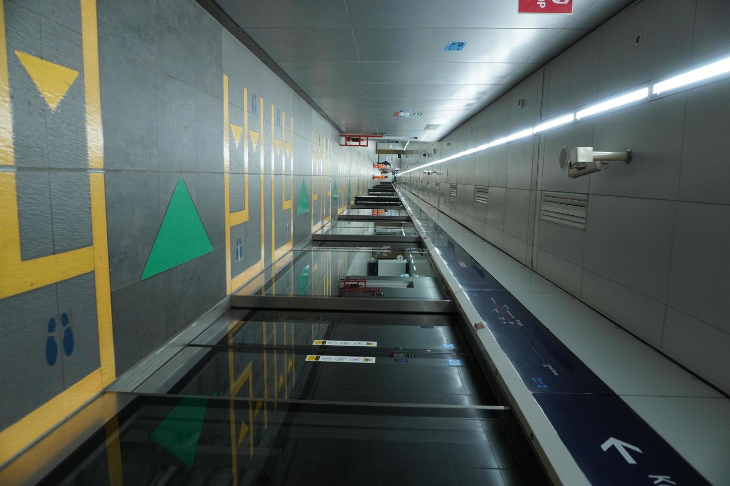 corredor do metrô em Jacarta, Indonésia foto