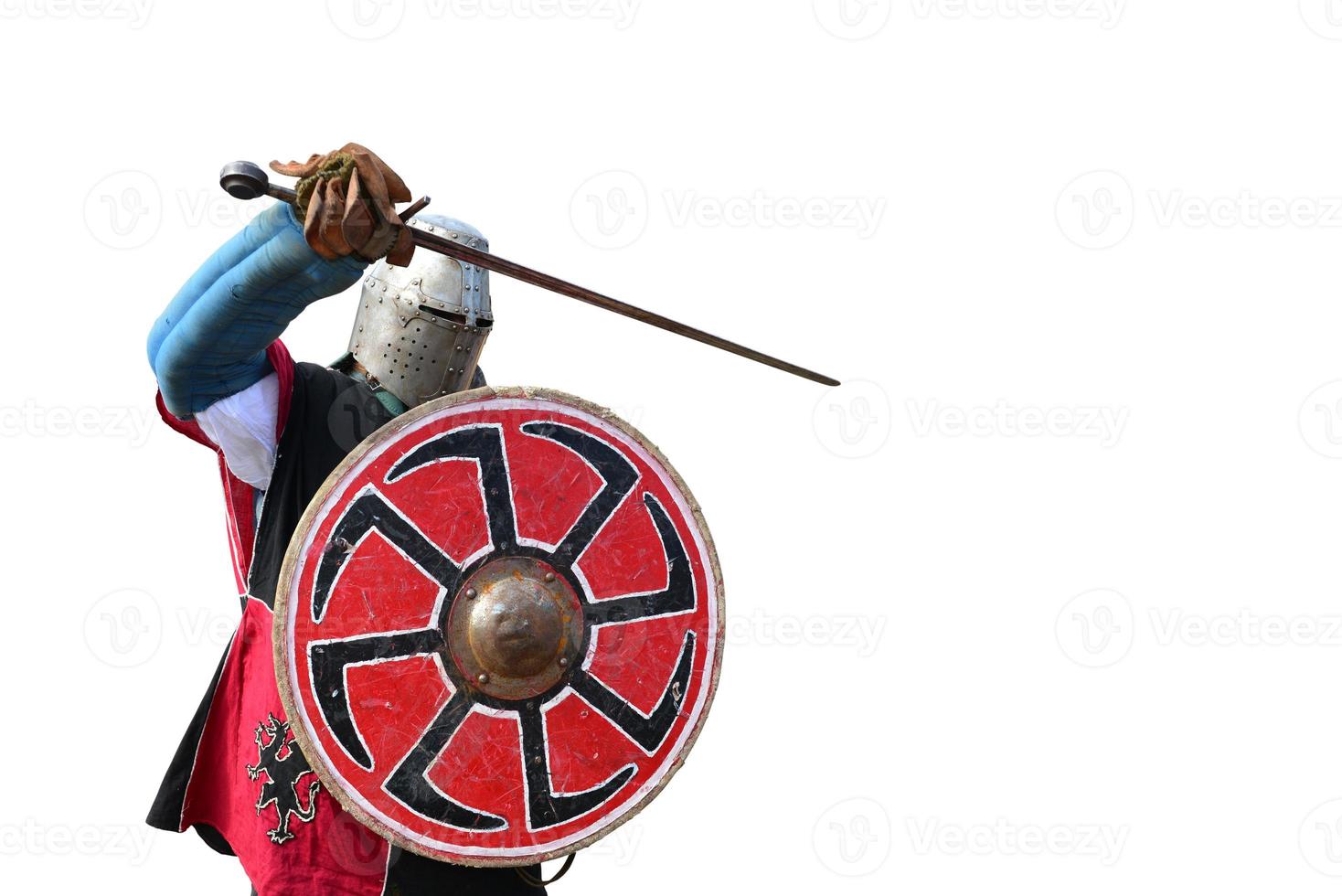 espadachim de armadura medieval foto
