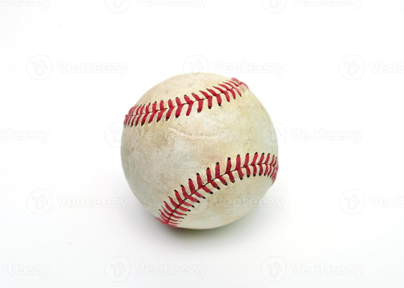 bola de beisebol sobre branco foto