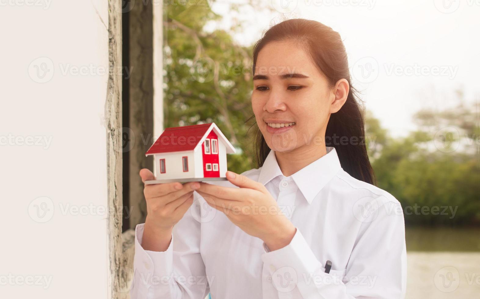 auditores estão verificando a qualidade dos projetos residenciais e habitacionais. foto