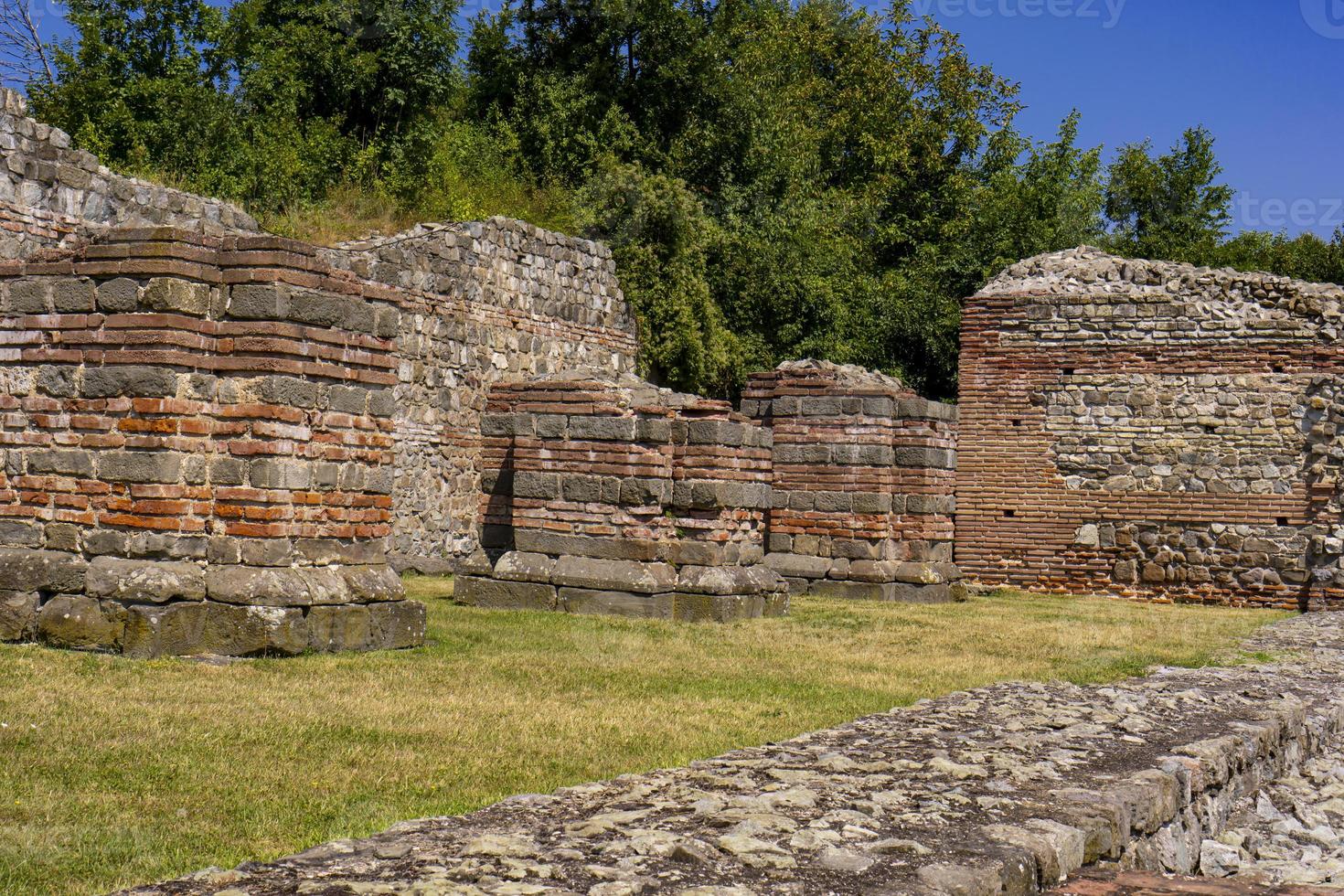 felix romuliana, vestígios de um antigo complexo romano de palácios e templos felix romuliana perto de gamzigrad, sérvia foto