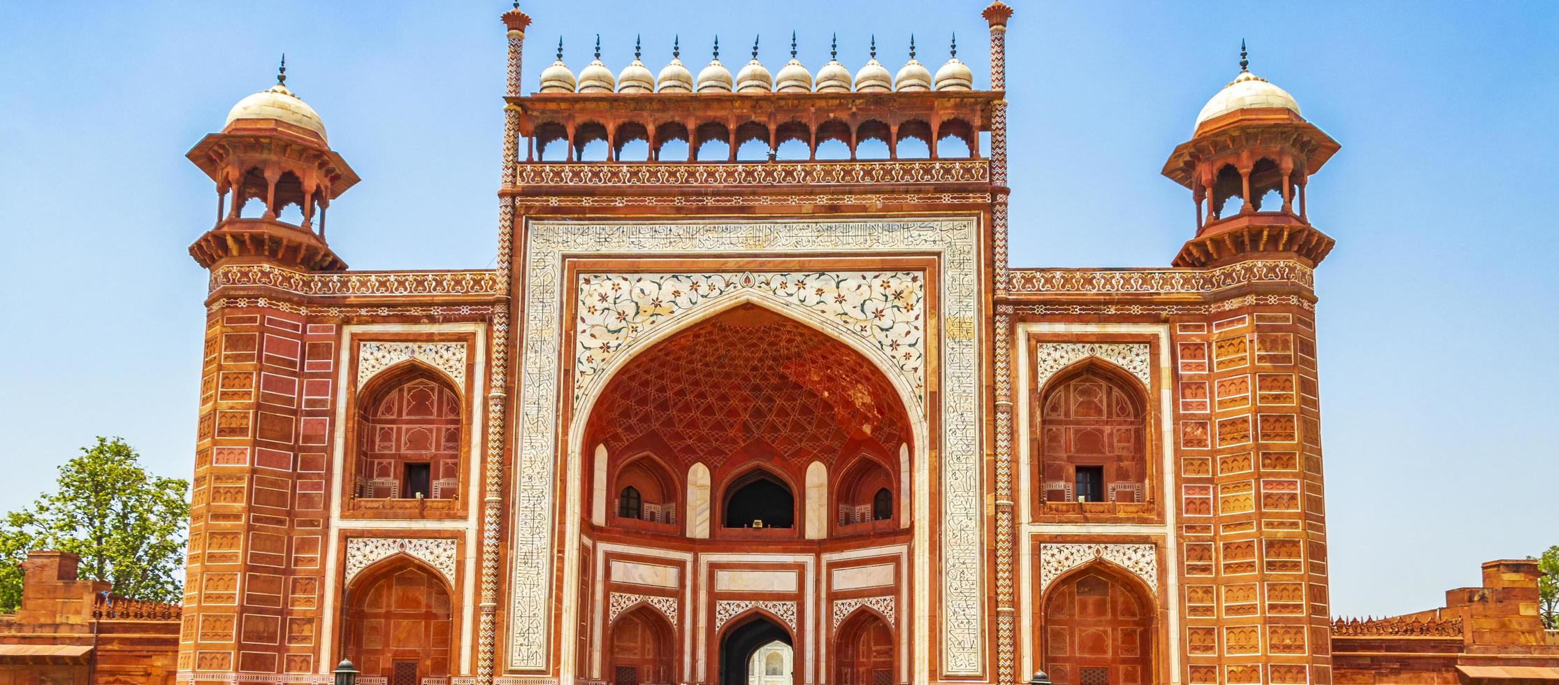 taj mahal agra india grande portão vermelho incrível arquitetura detalhada. foto