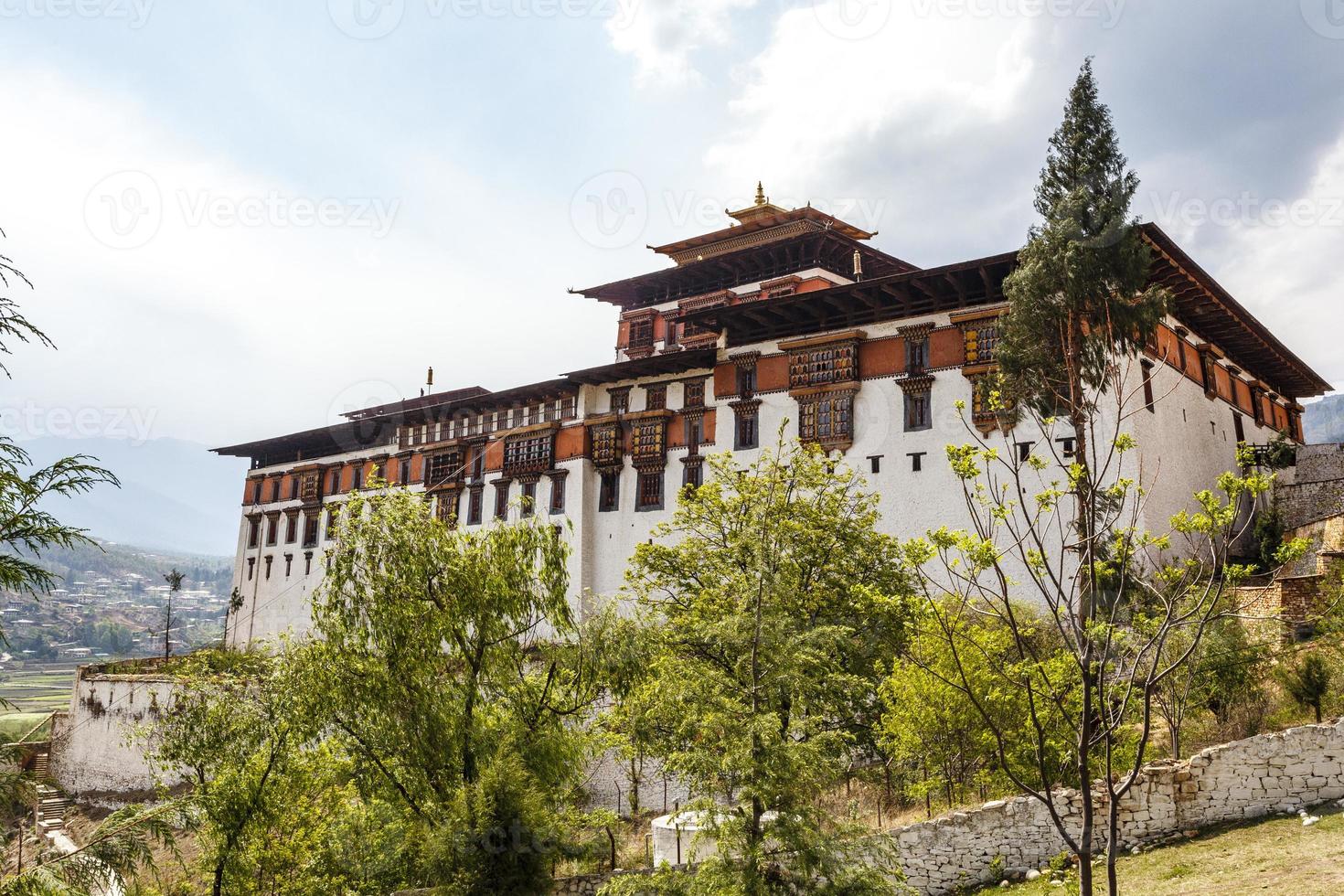 exterior do mosteiro rinpun dzong em paro, butão, ásia foto