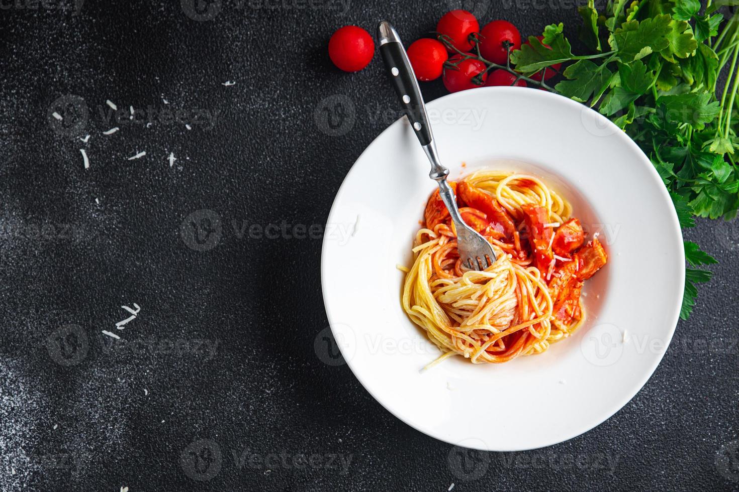 espaguete macarrão carne molho de tomate comida fundo foto