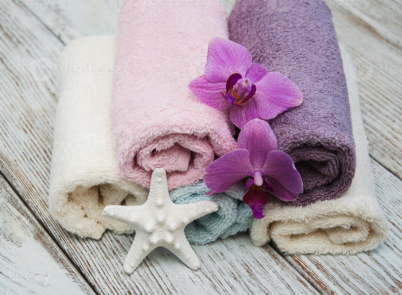 toalhas de spa e estrelas foto