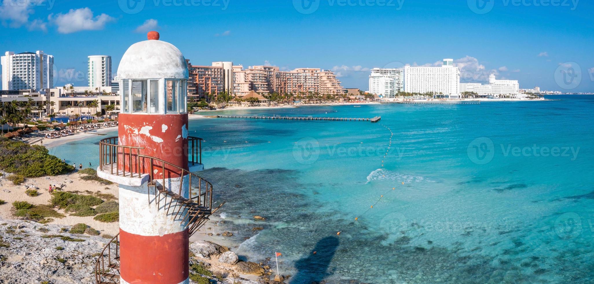 vista aérea do farol de punta cancun foto