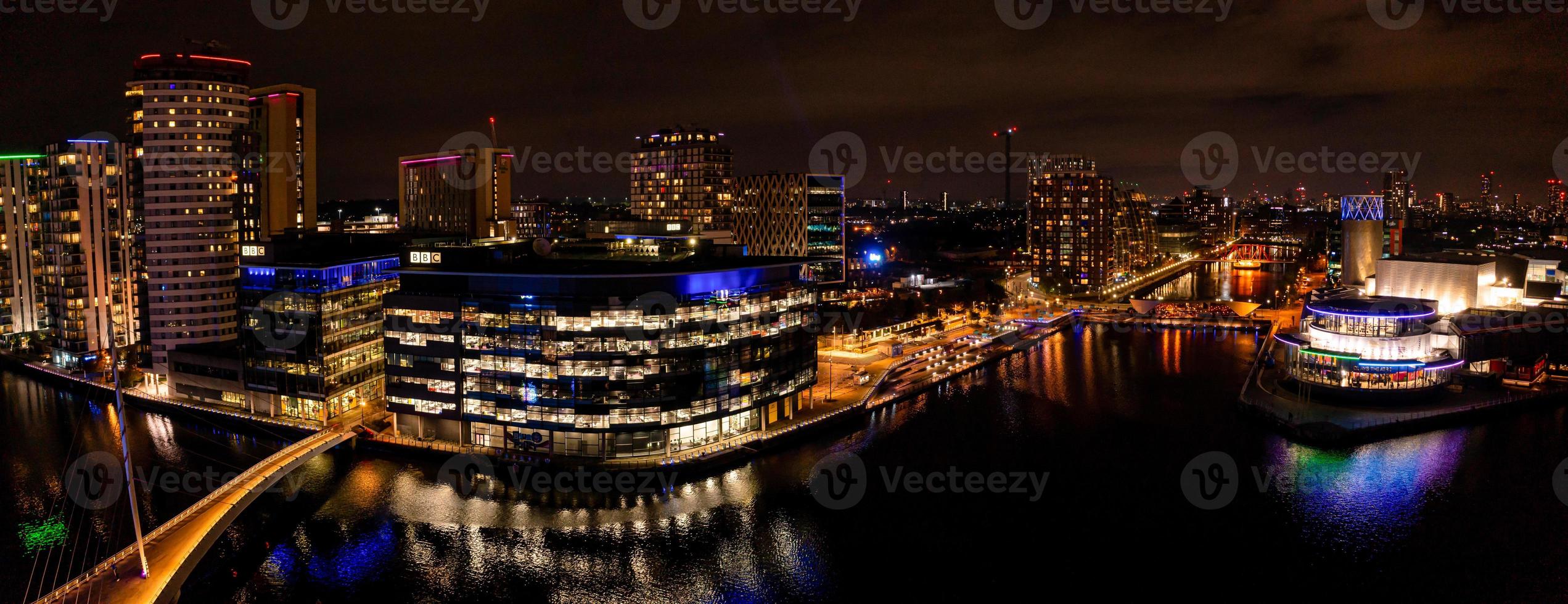 vista aérea do distrito da cidade de mídia em manchester, reino unido. foto