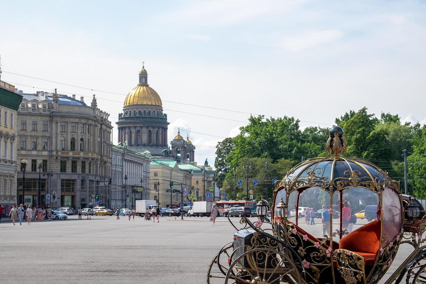 São Petersburgo, Rússia. - 11 de agosto de 2021 vista da magnífica st. a catedral de isaac da praça do palácio no centro histórico da cidade. foto