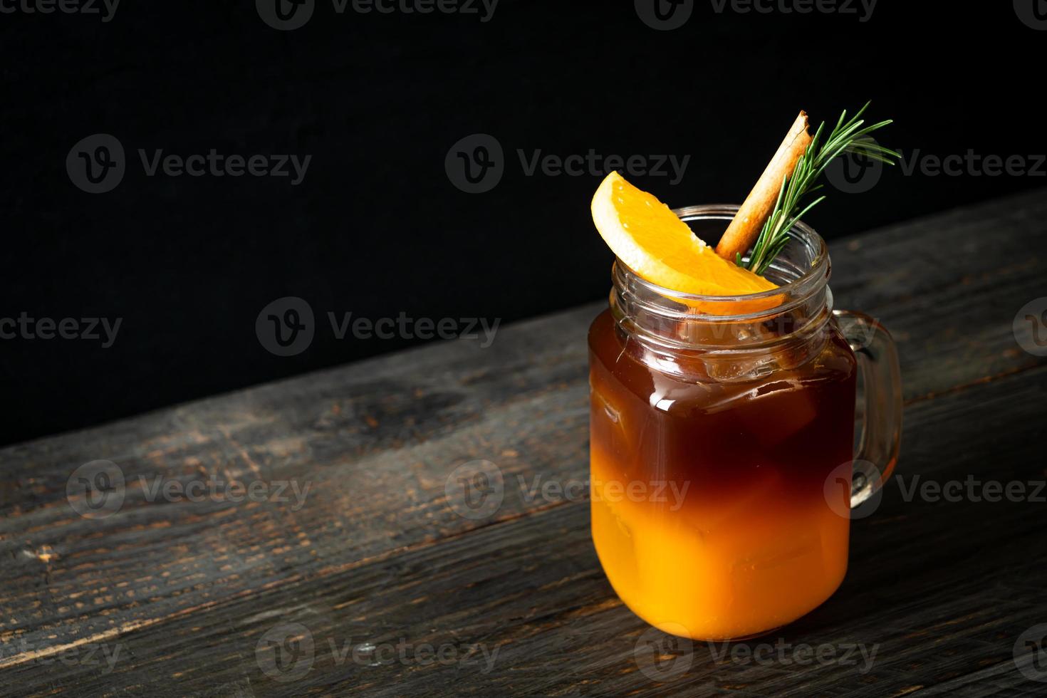 café preto com suco de laranja e limão foto