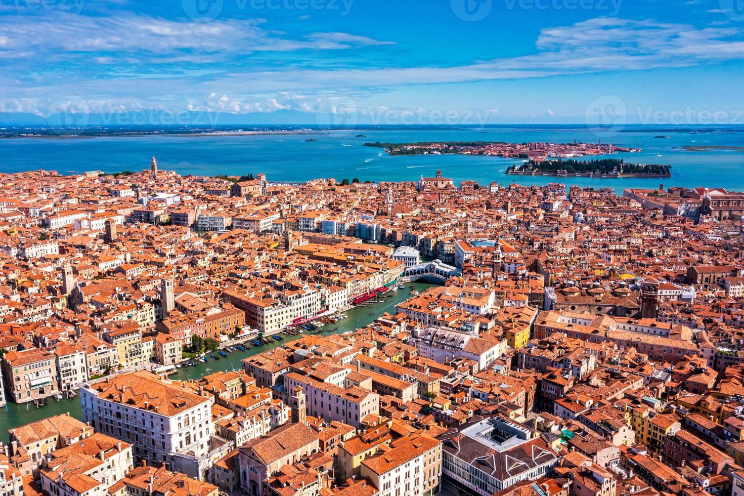 vista aérea de veneza perto da praça de são marcos foto