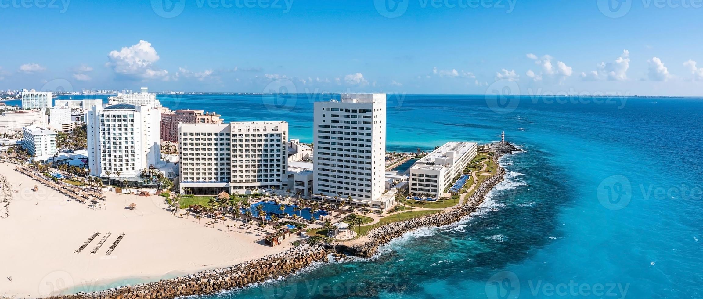 vista aérea da praia de punta norte, cancun, méxico. foto