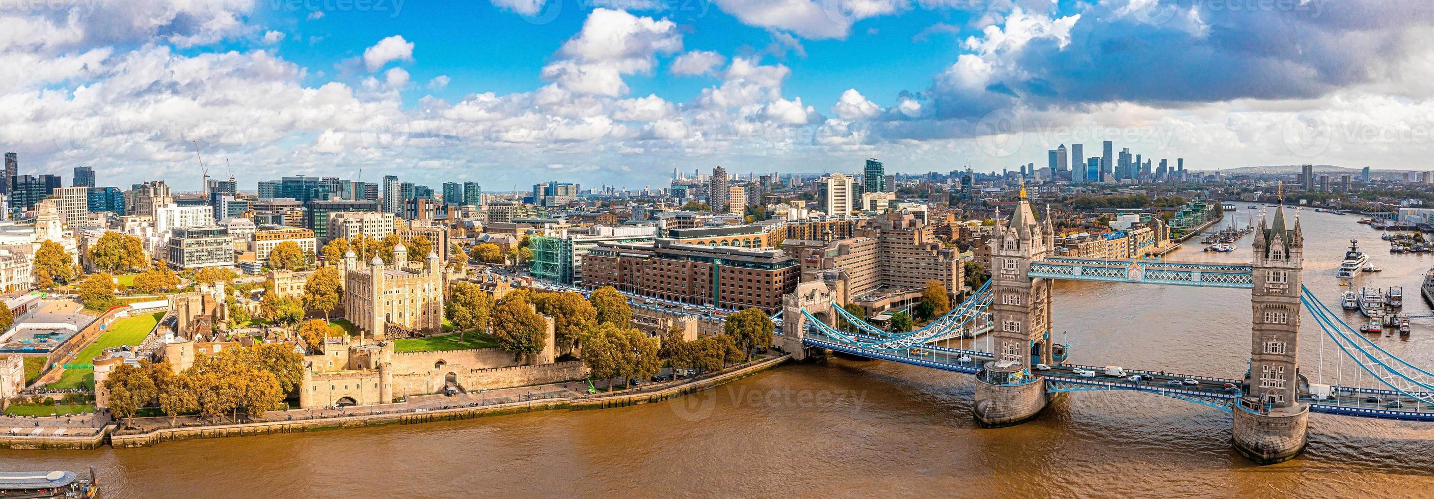 vista panorâmica aérea da paisagem urbana da ponte da torre de londres foto