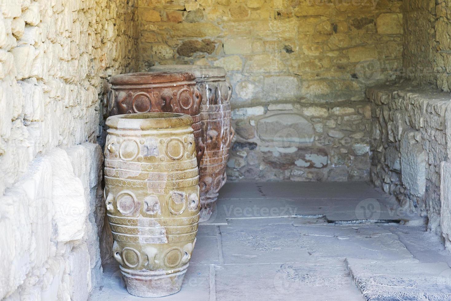 vasos de barro antigos, preservados da antiguidade. foto