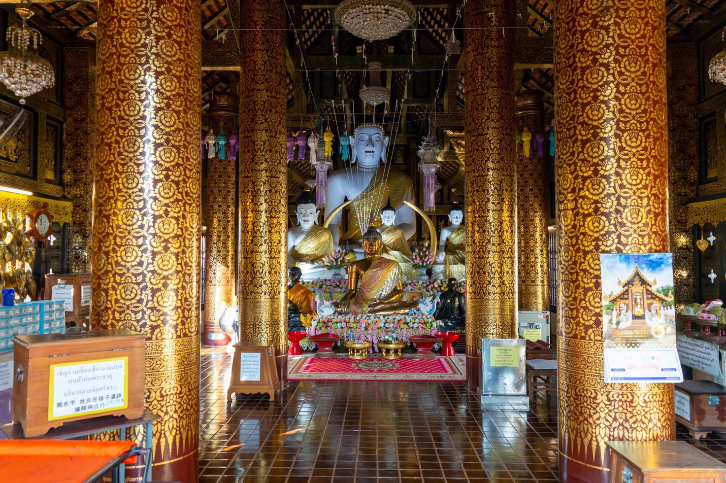 chiang mai tailândia10 de janeiro de 2020 templo do pilar da cidade de chiang mai.assumiu-se que o pagode contém os ossos de phaya mangrai. segundo a lenda, phaya mangrai foi atingido por um raio no mercado. foto