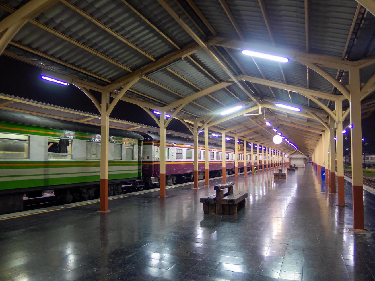 estação ferroviária de chiang mai chiang mai tailândia10 de janeiro de 2020 é uma estação de 1ª classe e a principal estação ferroviária da província de chiang mai. esta estação fica no lado leste do rio ping. foto