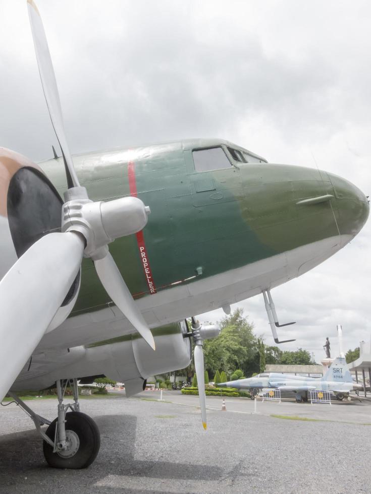 museu da força aérea tailandesa real bangkokthailand18 de agosto de 2018 o exterior da aeronave tem muitas aeronaves grandes. para aprender mais de perto. em 18 de agosto de 2018 na Tailândia. foto