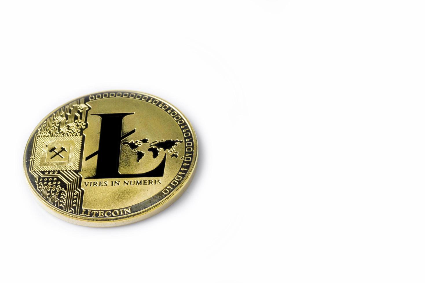 litecoin. criptomoeda digital isolada no fundo branco. foto