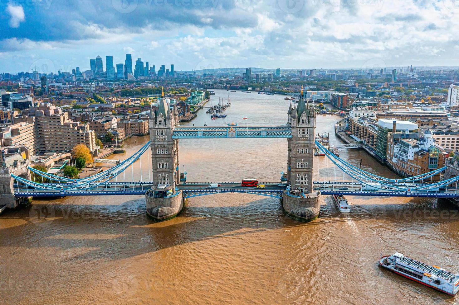 vista panorâmica aérea da paisagem urbana da ponte da torre de londres foto