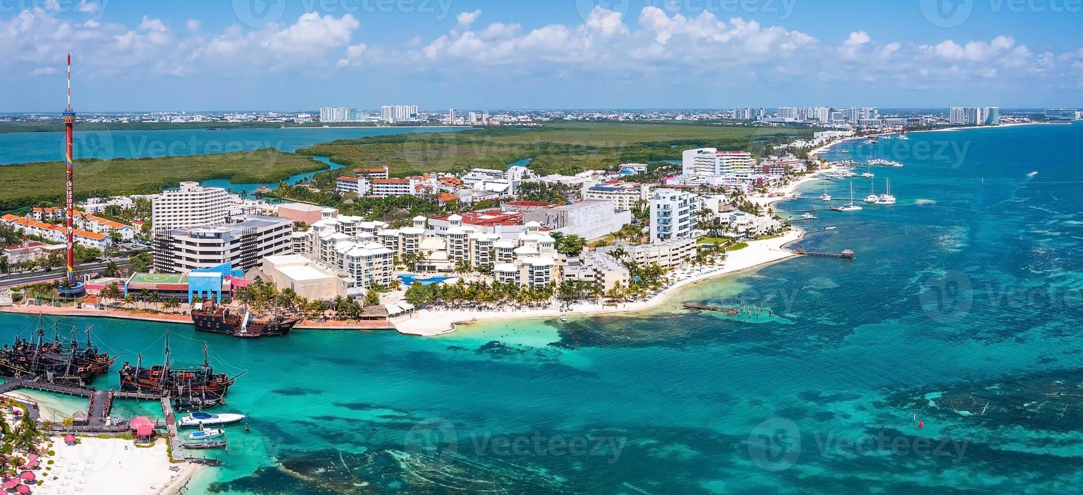 uma vista aérea de uma praia em cancun, méxico. foto