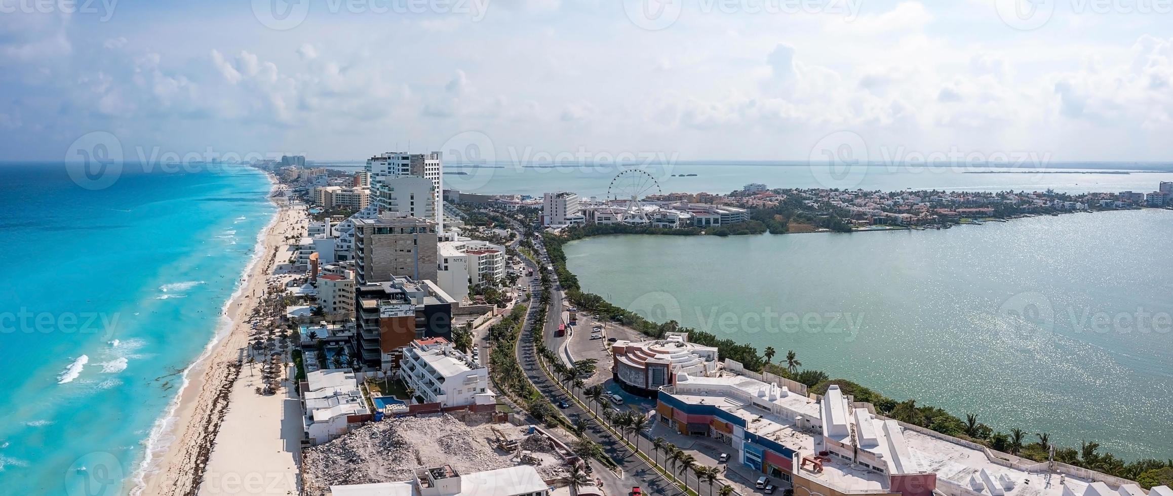 vista aérea dos hotéis de luxo em cancun foto