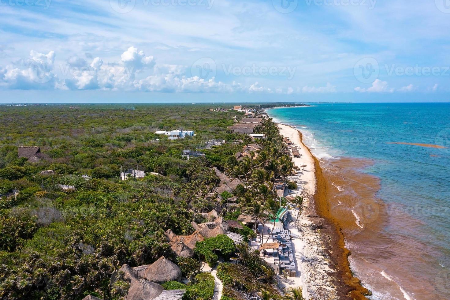 vista aérea do hotel de luxo azulik em tulum. foto