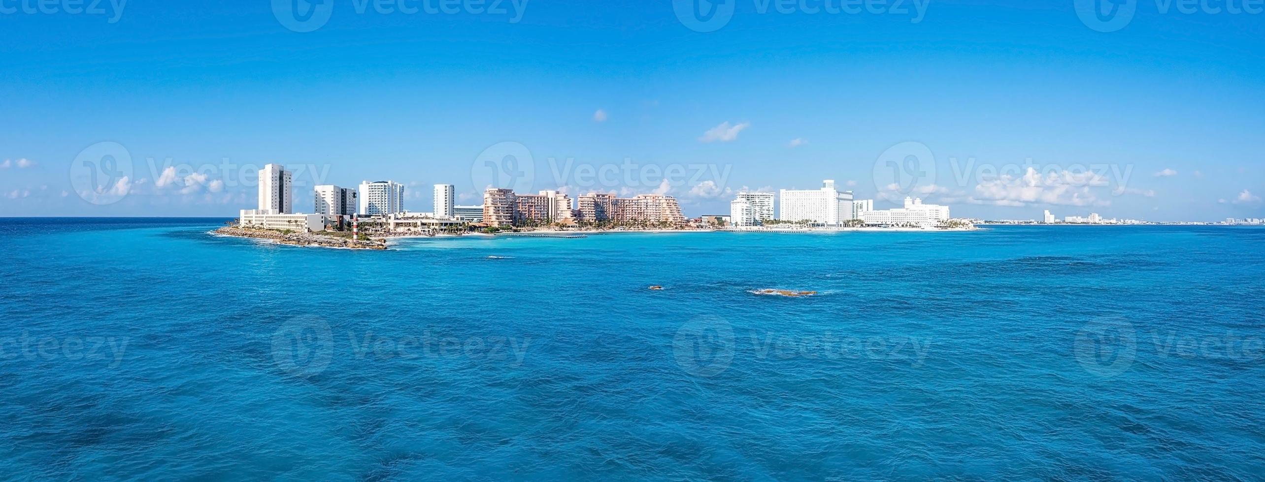 vista aérea da praia de punta norte, cancun, méxico. foto