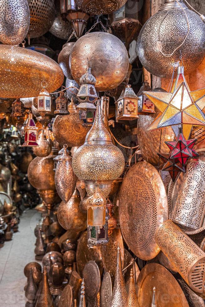 Lâmpadas de lembrança de cobre estilo marroquino em diferentes designs para venda foto