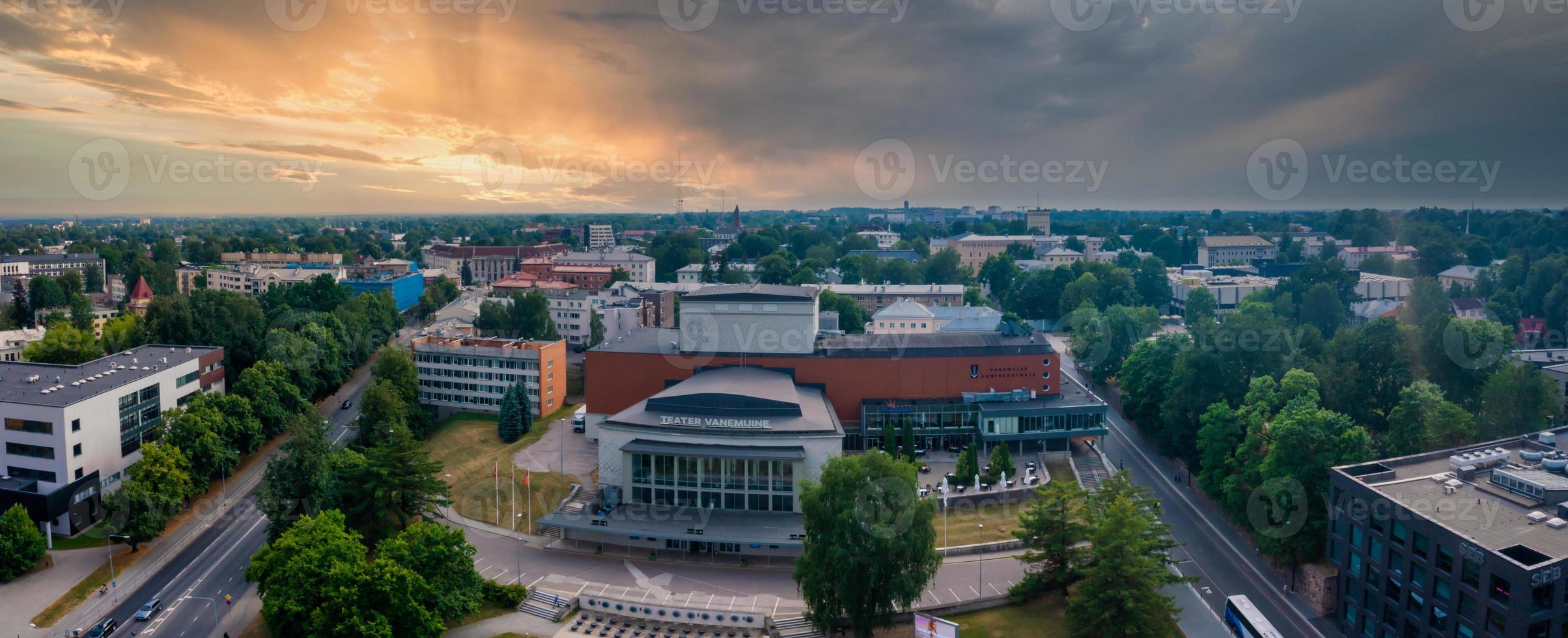 paisagem urbana da cidade de tartu, na estônia. foto