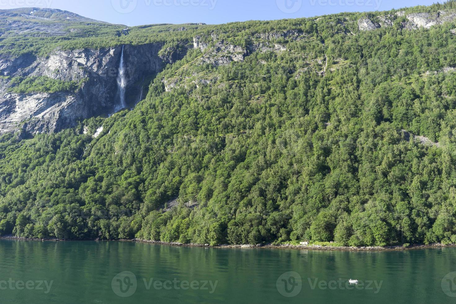 cruzeiro no fiorde de geiranger na noruega foto