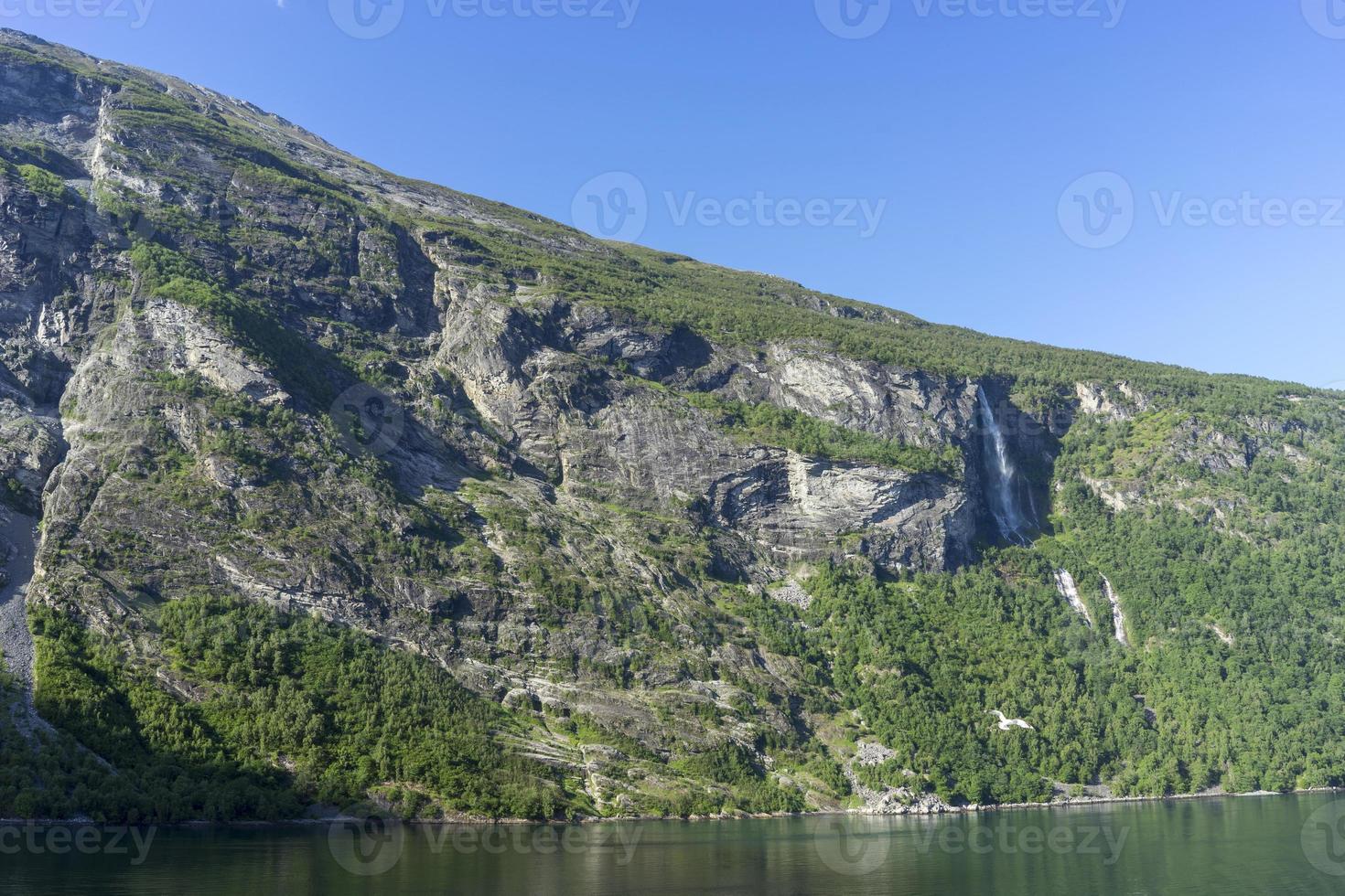 cruzeiro no fiorde de geiranger na noruega foto