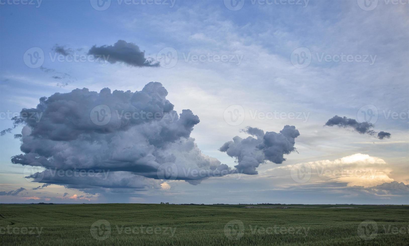 pradaria nuvens de tempestade Canadá foto