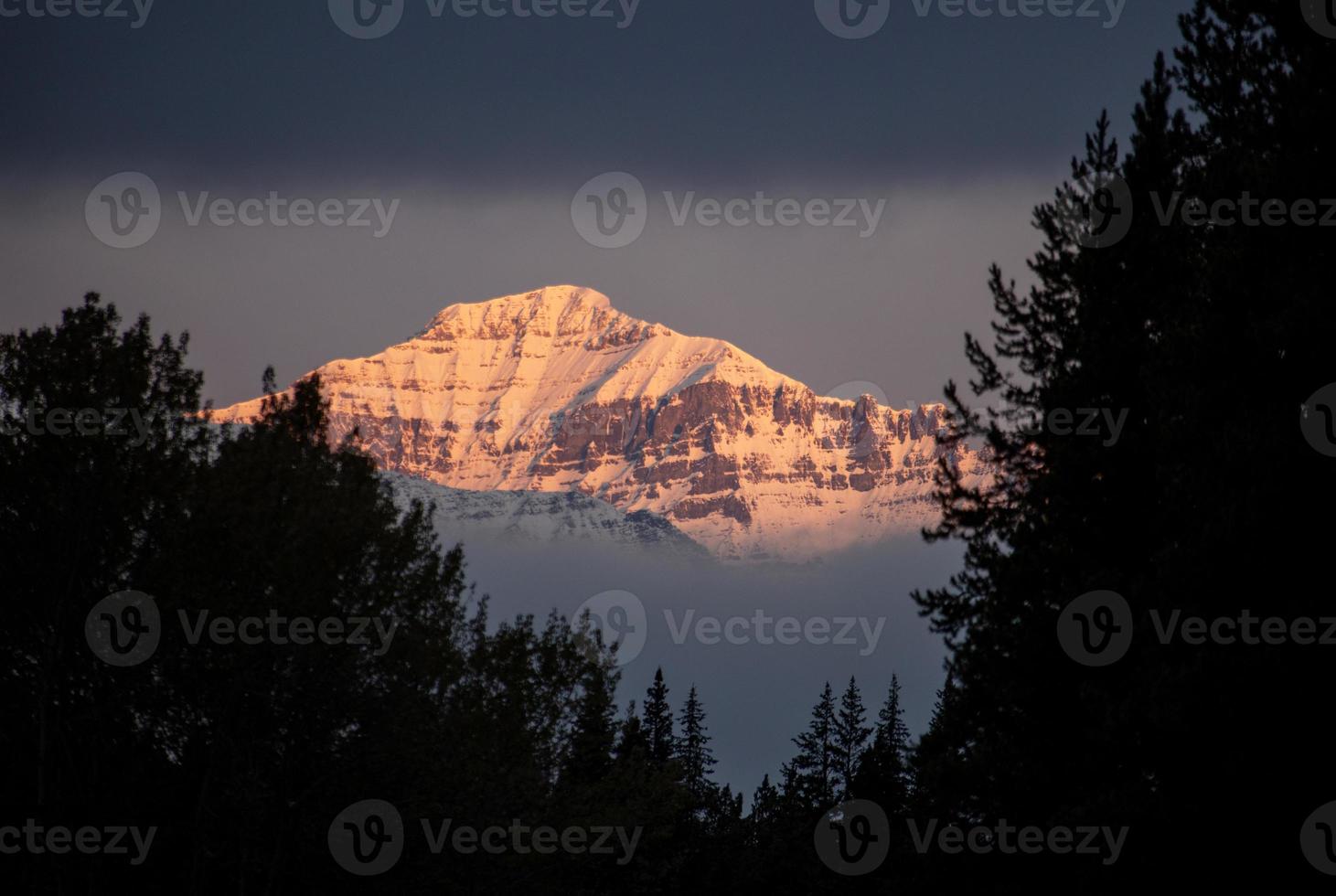 montanhas rochosas inverno outono foto