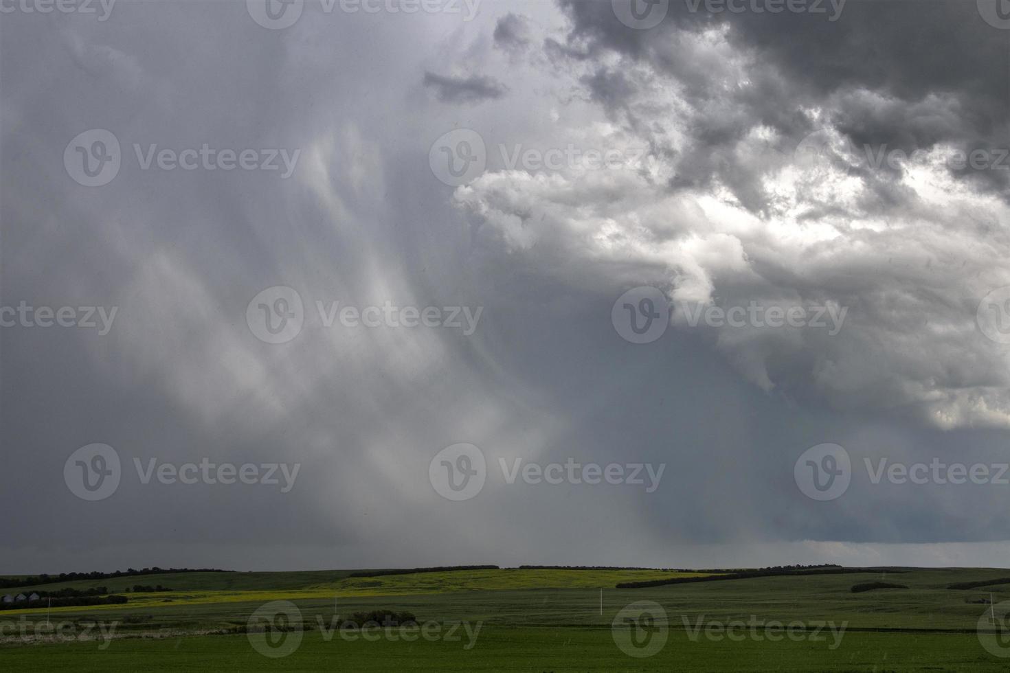 pradaria nuvens de tempestade Canadá foto