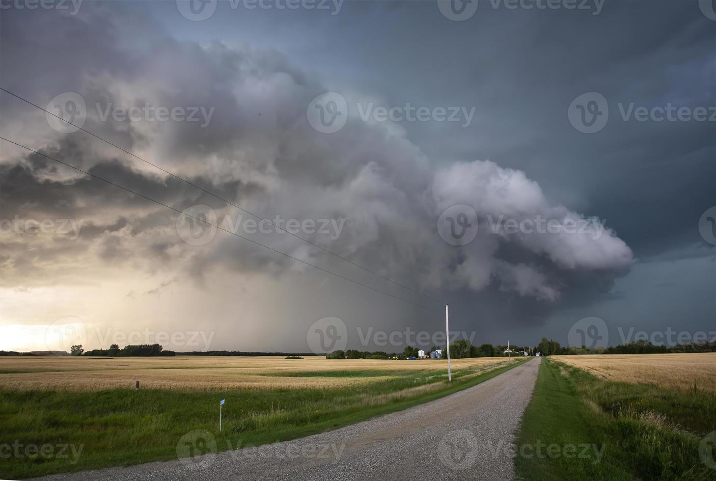 pradaria nuvens de tempestade Canadá foto