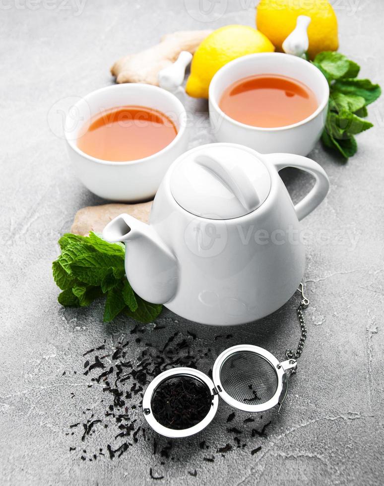chá com limão e hortelã foto