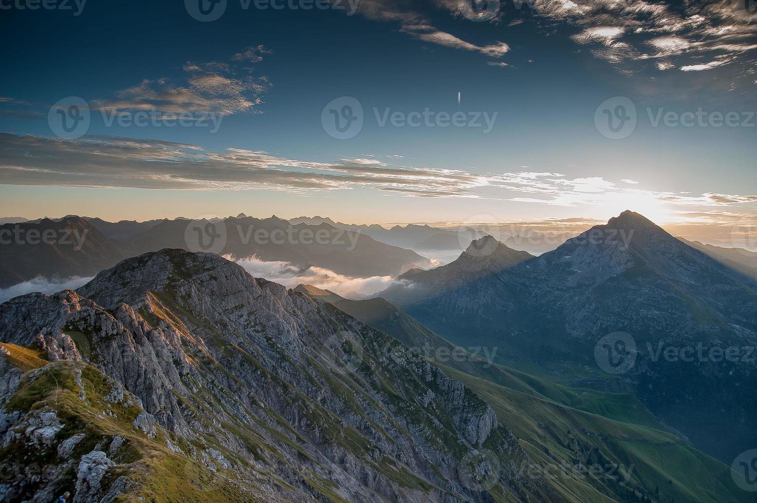 amanhecer na montanha foto