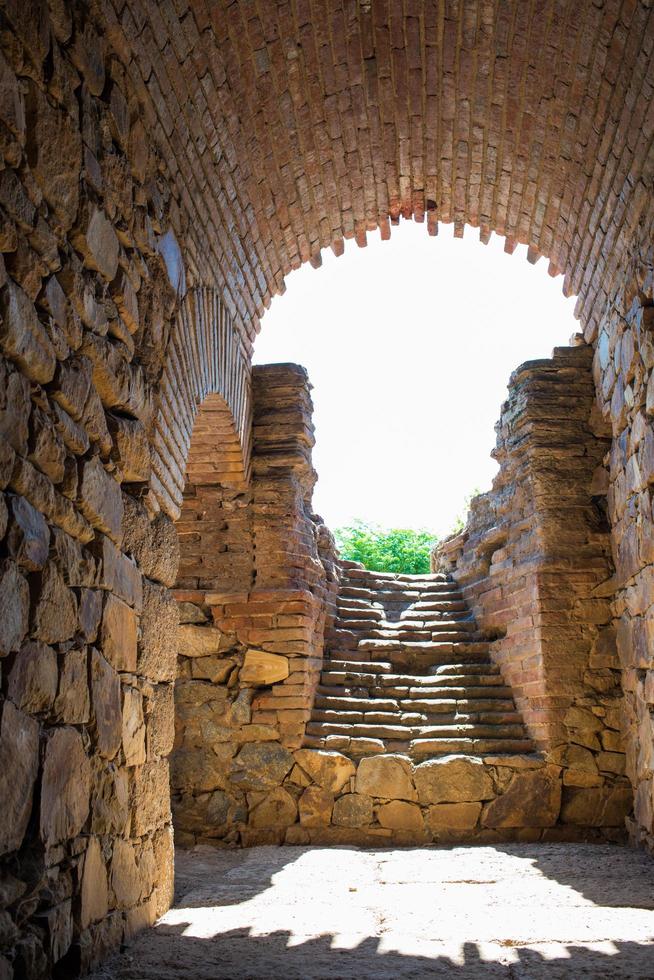 bela entrada para o teatro romano em merida, espanha foto