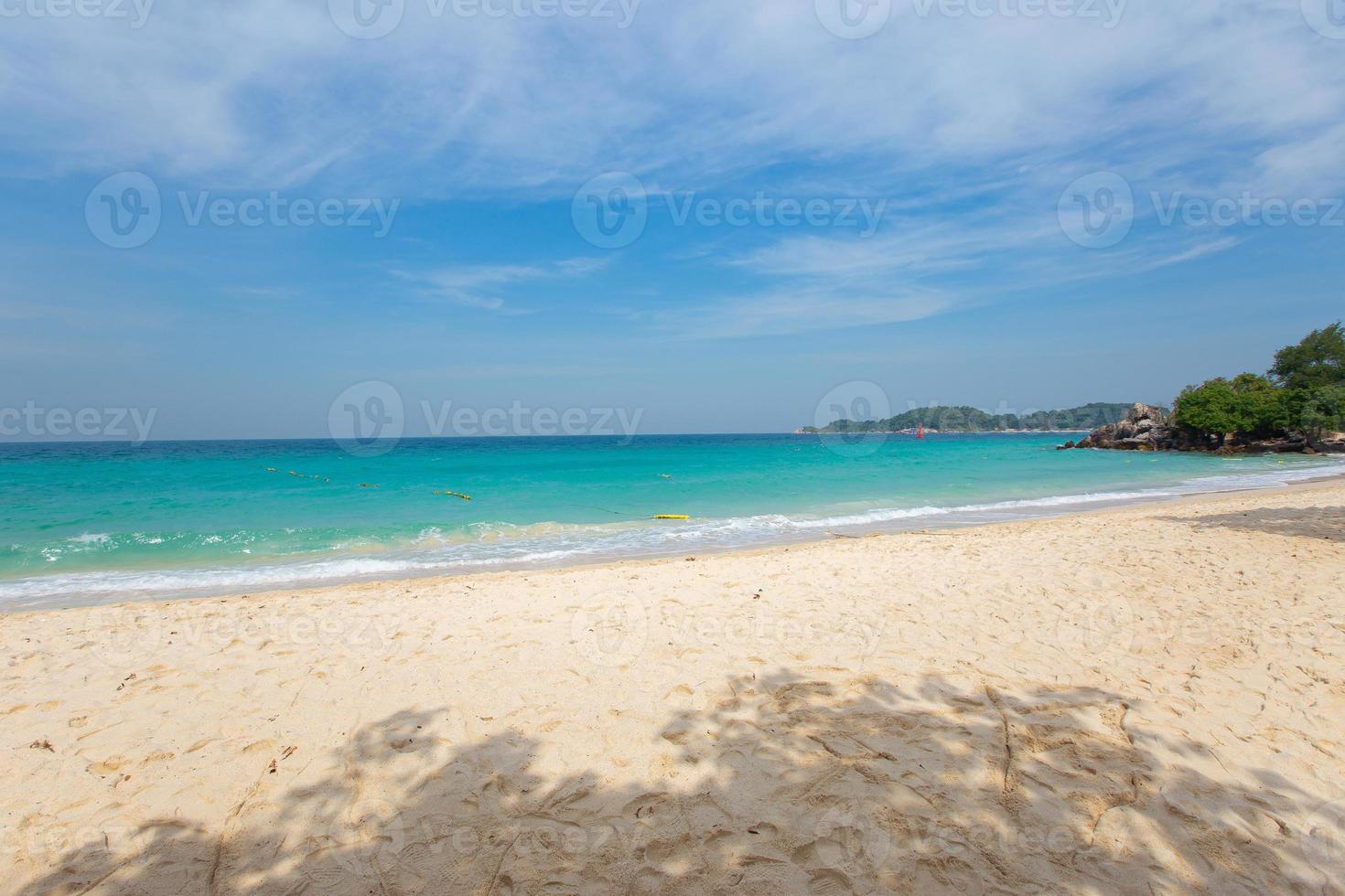 praia, mar, areia, clima tropical, céu foto