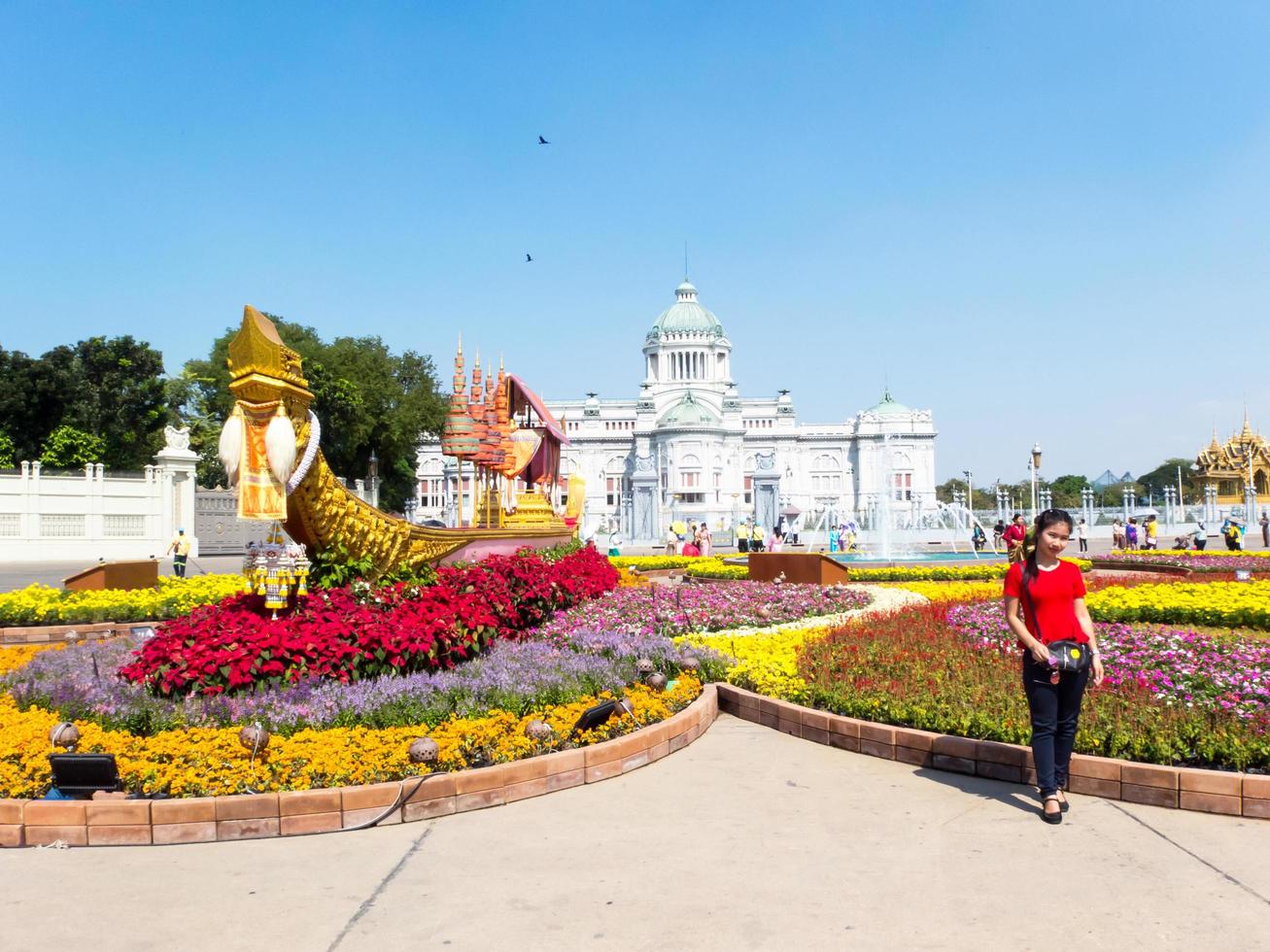 os jardins do dusit palace bangkok thailand31 de dezembro de 2018love and warm in winters end festival no ground of dusit palace. 0n bangkok tailândia31 de dezembro de 2018. foto