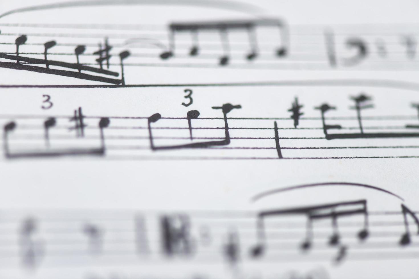 detalhe das notas na partitura musical foto