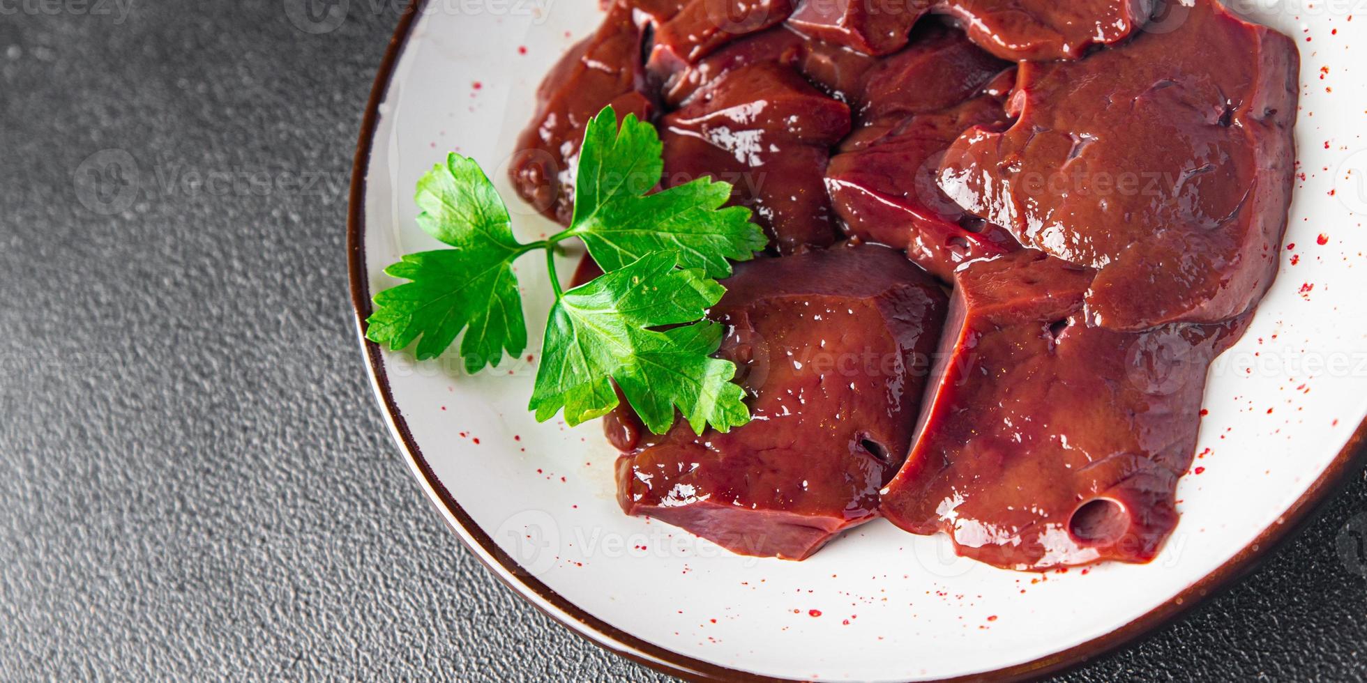 fígado de porco cru, miudezas carne refeição saudável comida lanche foto